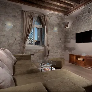  Apartment Desiderata