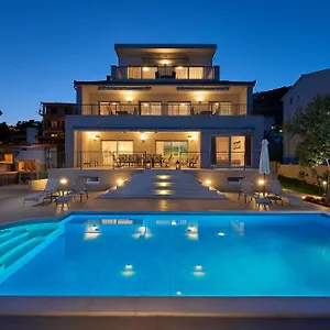 https://villa-mila-trogir.hotels-in-trogir.com