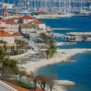 https://apartment-petrovic-trogir.hotels-in-trogir.com